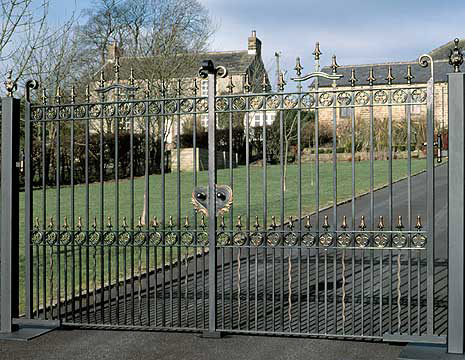 Victoria Metal Gate Style